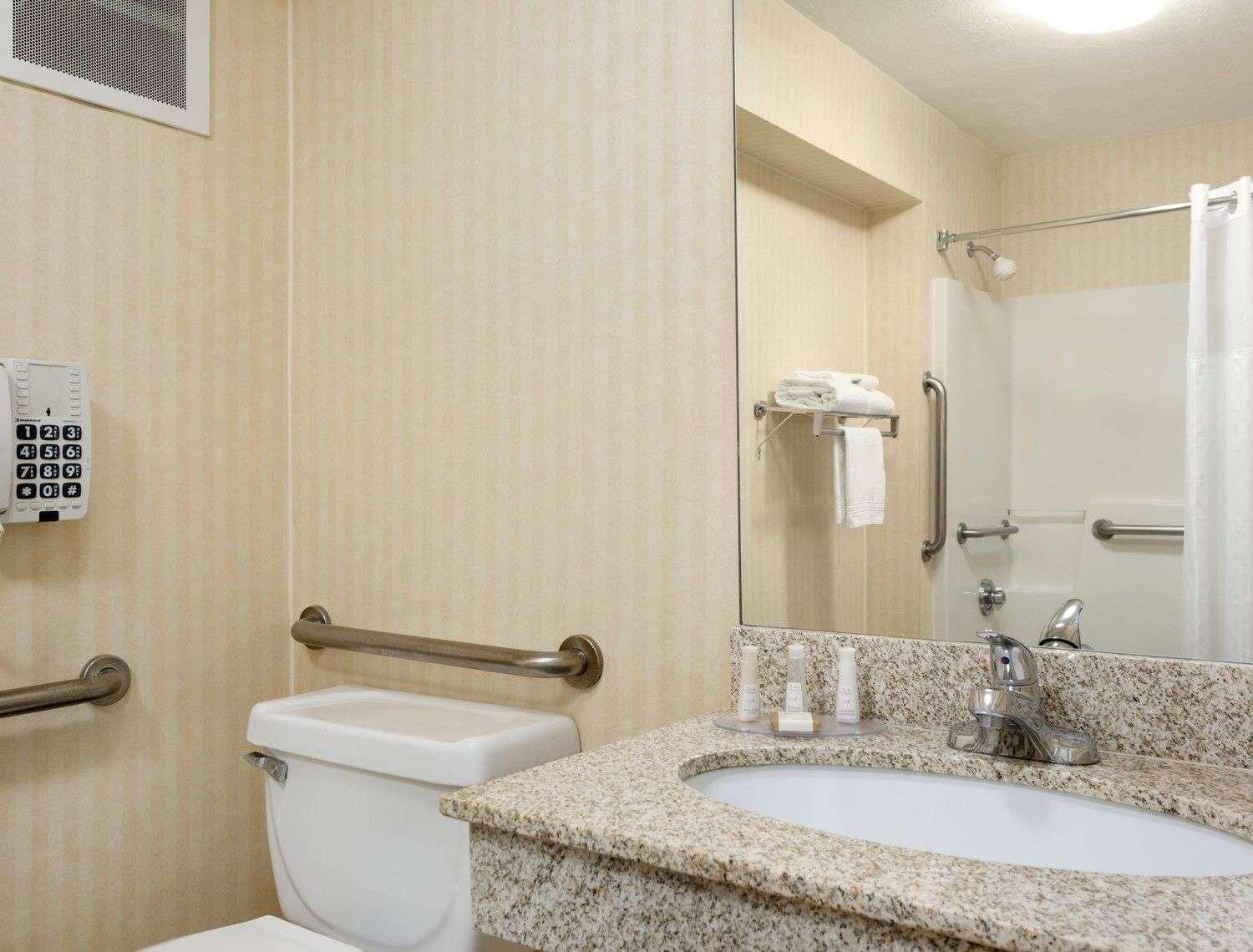 Baymont By Wyndham Gallatin Exterior photo